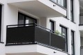 Mata-oslona-balkonowa-technorattanowa-RD04-czarny-balkon-w-bloku-2.jpg