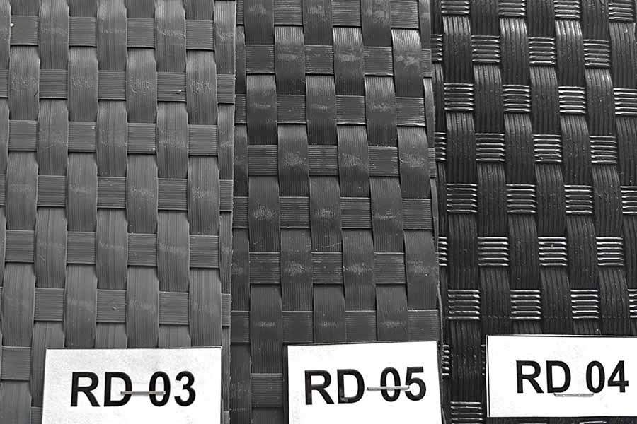 Porównanie trzech kolorów osłon balkonowych_ RD03 stalowy szary_RD05 antracyt i RD03 stalowy szary_ RD04 czarny